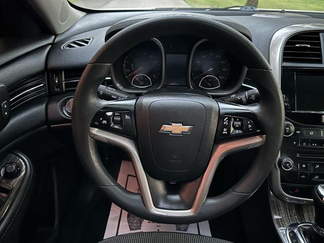 Photo of 2015 WHITE Chevrolet Malibu