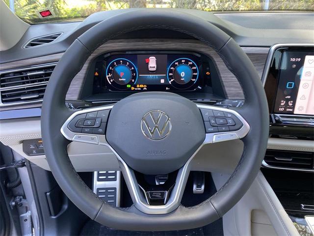 Photo of 2025 Silver Mist Metallic Volkswagen Atlas