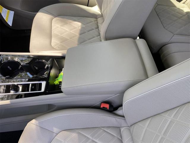Photo of 2025 Silver Mist Metallic Volkswagen Atlas