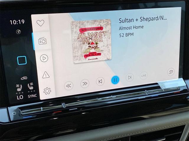 Photo of 2025 Silver Mist Metallic Volkswagen Atlas