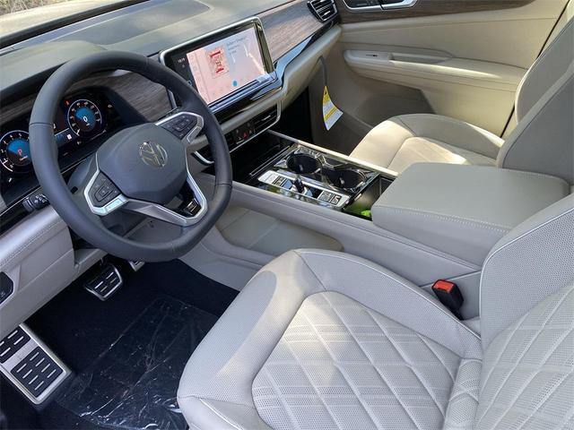 Photo of 2025 Silver Mist Metallic Volkswagen Atlas
