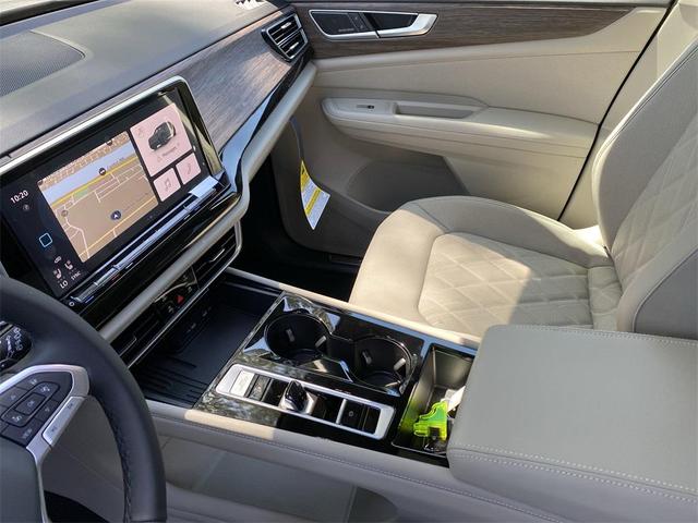 Photo of 2025 Silver Mist Metallic Volkswagen Atlas
