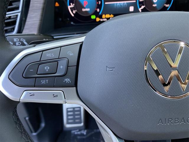 Photo of 2025 Silver Mist Metallic Volkswagen Atlas
