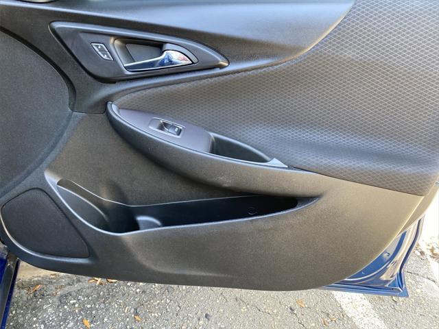 Photo of 2019 Pacific Blue Metallic Chevrolet Malibu