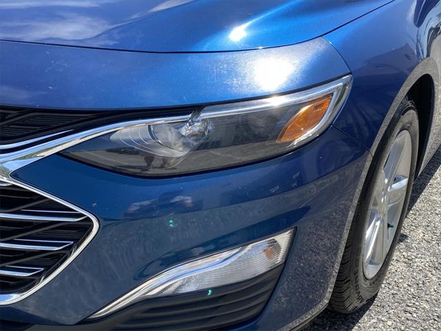 Photo of 2019 Pacific Blue Metallic Chevrolet Malibu
