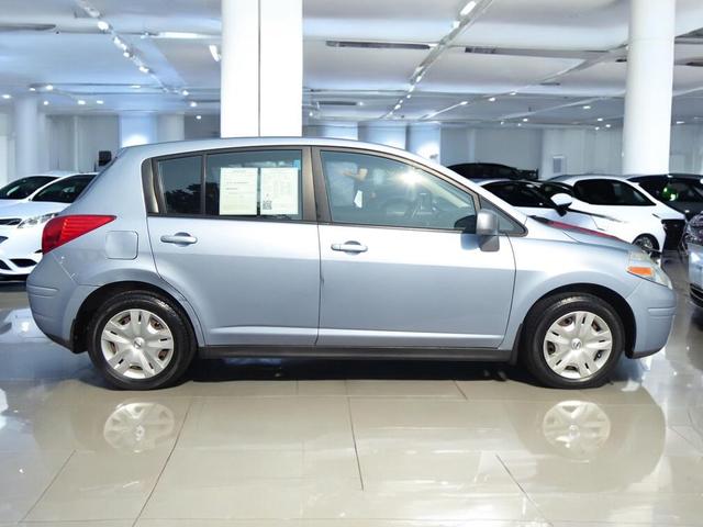 Photo of 2011 Blue Nissan Versa