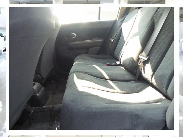 Photo of 2011 Blue Nissan Versa
