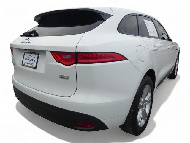 Photo of 2017 White Jaguar F-PACE