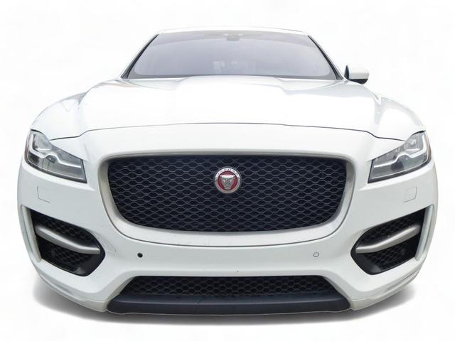 Photo of 2017 White Jaguar F-PACE