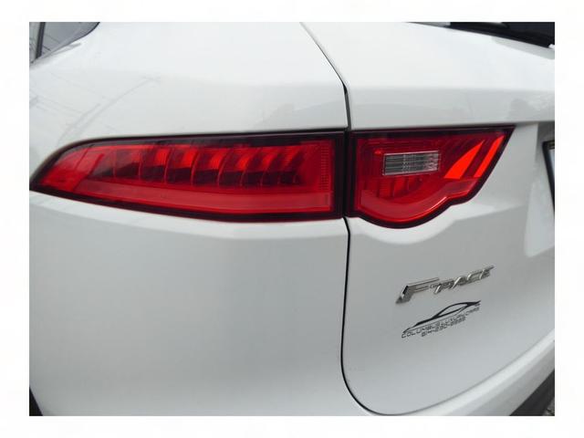 Photo of 2017 White Jaguar F-PACE
