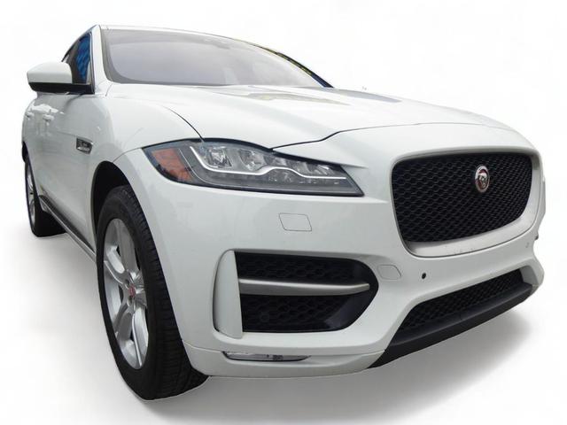 Photo of 2017 White Jaguar F-PACE