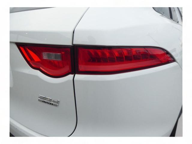 Photo of 2017 White Jaguar F-PACE