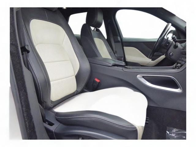 Photo of 2017 White Jaguar F-PACE