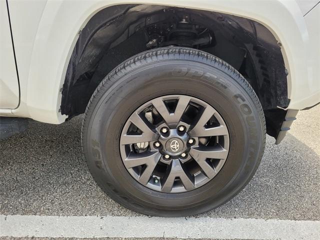 Photo of 2022 White Toyota Tacoma