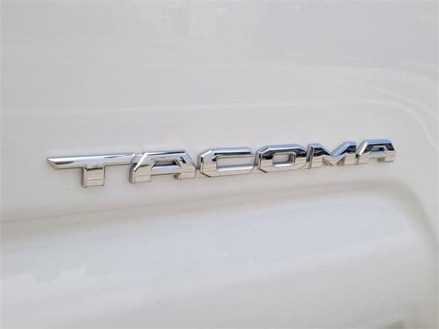 Photo of 2022 White Toyota Tacoma