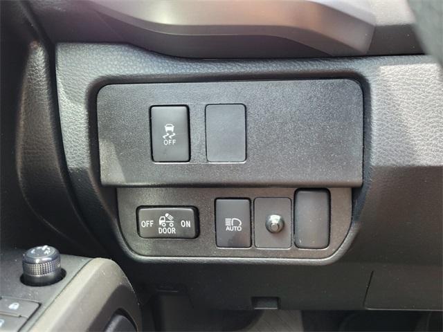 Photo of 2022 White Toyota Tacoma