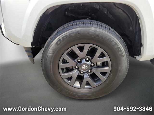 Photo of 2022 White Toyota Tacoma