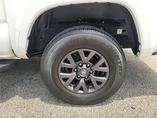 Photo of 2022 White Toyota Tacoma