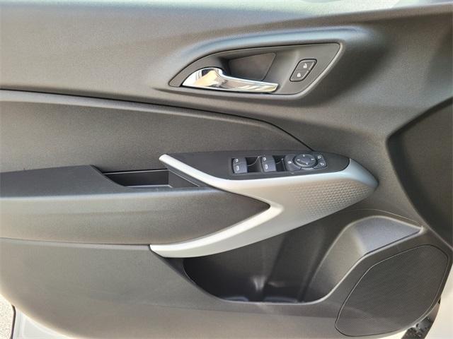 Photo of 2026 Summit White Chevrolet Trax