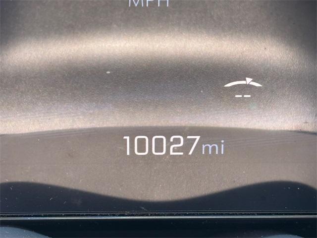Photo of 2025 Iridescent Pearl Tricoat Chevrolet Suburban