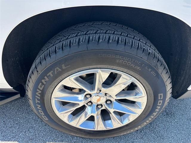 Photo of 2025 Iridescent Pearl Tricoat Chevrolet Suburban