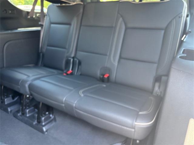 Photo of 2025 Iridescent Pearl Tricoat Chevrolet Suburban