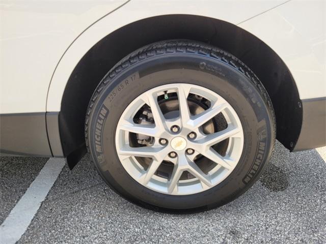 Photo of 2023 Summit White Chevrolet Equinox