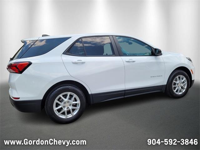 Photo of 2023 Summit White Chevrolet Equinox