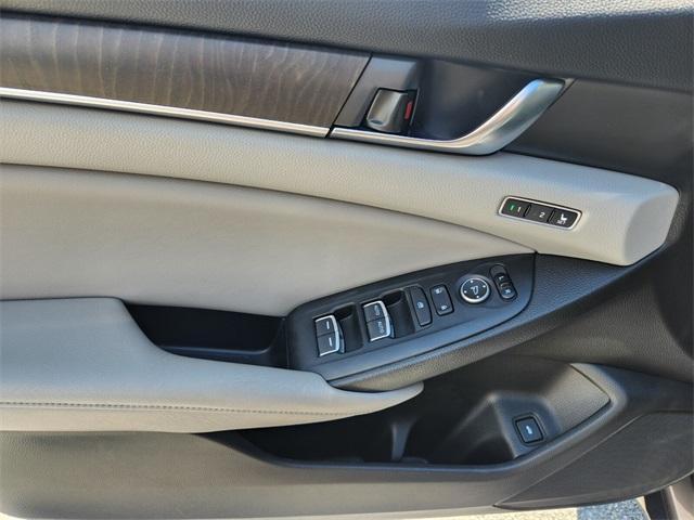 Photo of 2018 Lunar Silver Metallic Honda Accord