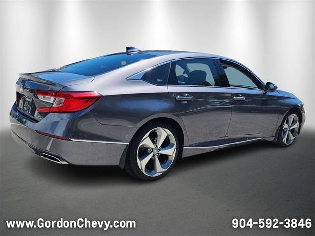 Photo of 2018 Lunar Silver Metallic Honda Accord