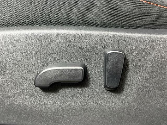 Photo of 2022 Glacier White Nissan Frontier