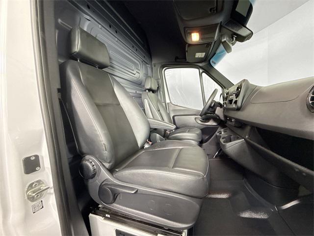 Photo of 2022 White Mercedes-Benz Sprinter 2500