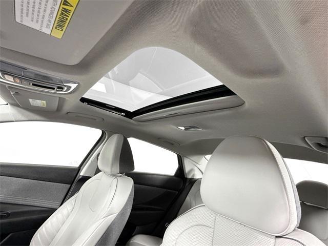Photo of 2022 Phantom Black Hyundai ELANTRA