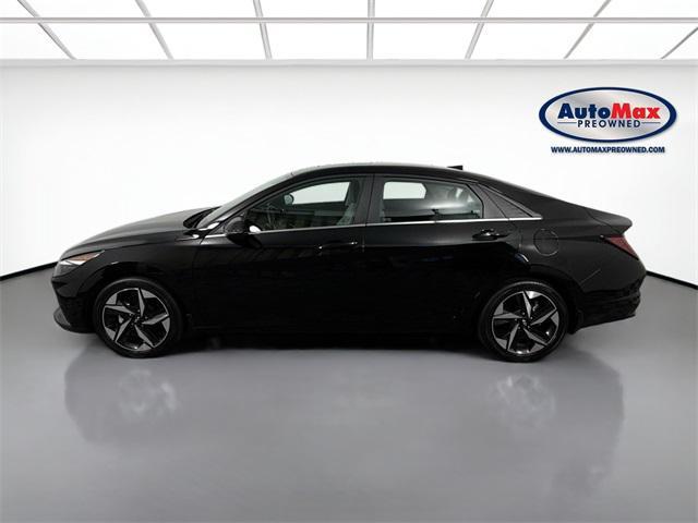 Photo of 2022 Phantom Black Hyundai ELANTRA