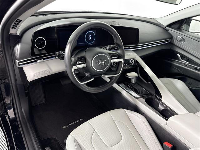 Photo of 2022 Phantom Black Hyundai ELANTRA