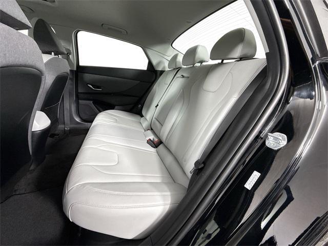 Photo of 2022 Phantom Black Hyundai ELANTRA