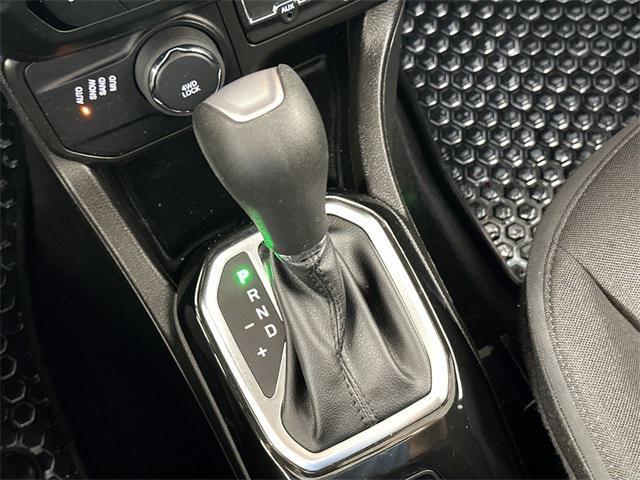 Photo of 2022 Alpine White Clearcoat Jeep Renegade