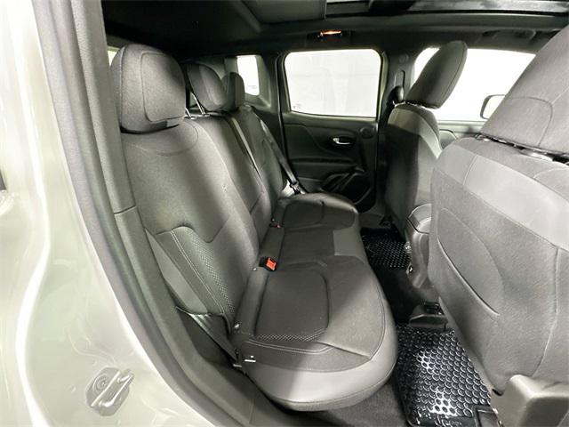 Photo of 2022 Alpine White Clearcoat Jeep Renegade