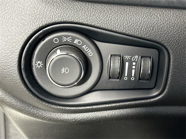 Photo of 2022 Alpine White Clearcoat Jeep Renegade