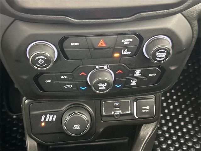Photo of 2022 Alpine White Clearcoat Jeep Renegade