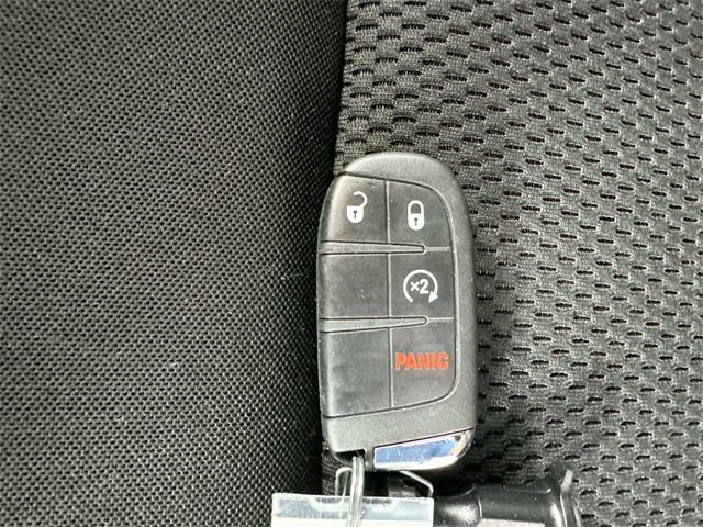 Photo of 2022 Alpine White Clearcoat Jeep Renegade