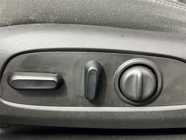 Photo of 2023 Summit White GMC Acadia
