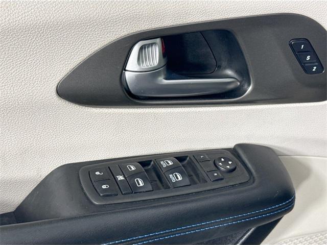 Photo of 2021 Maximum Steel Metallic Clearcoat Chrysler Pacifica