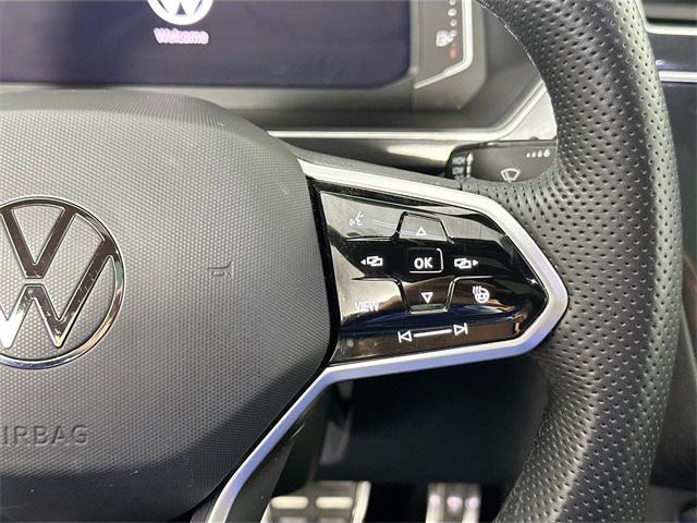 Photo of 2022 Deep Black Pearl Volkswagen Tiguan