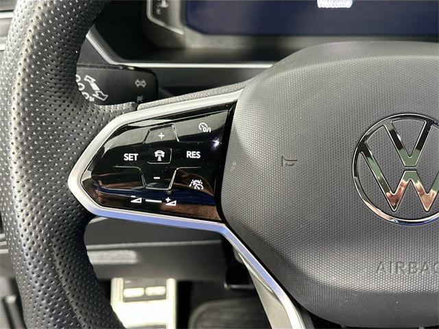 Photo of 2022 Deep Black Pearl Volkswagen Tiguan