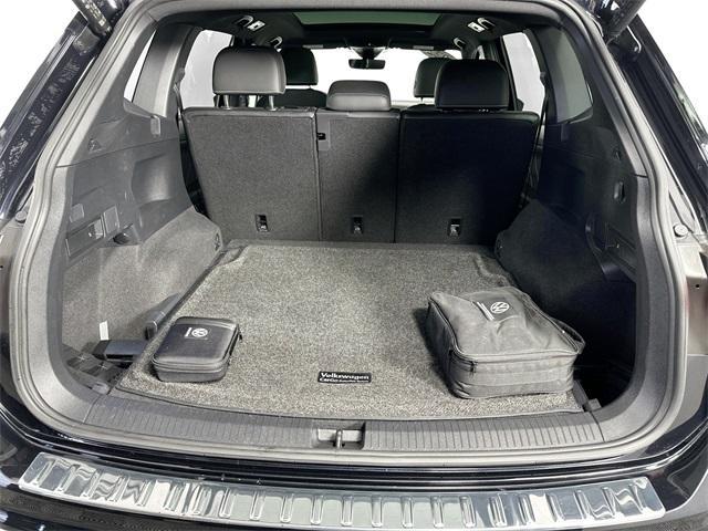 Photo of 2022 Deep Black Pearl Volkswagen Tiguan