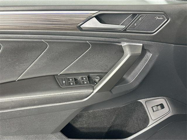 Photo of 2022 Deep Black Pearl Volkswagen Tiguan