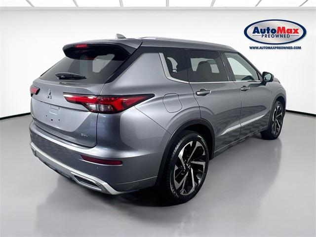 Photo of 2022 Mercury Gray Metallic Mitsubishi Outlander