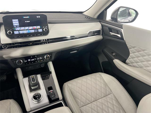 Photo of 2022 Mercury Gray Metallic Mitsubishi Outlander