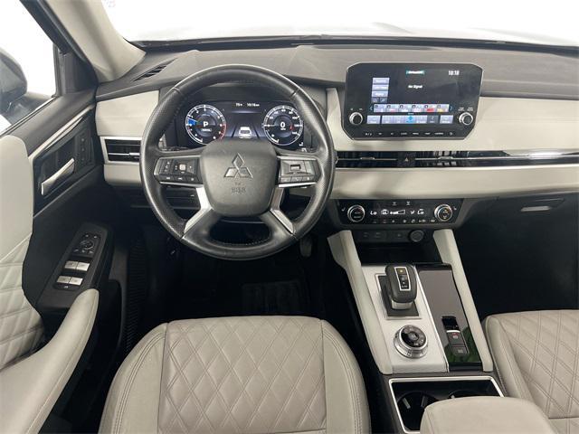 Photo of 2022 Mercury Gray Metallic Mitsubishi Outlander